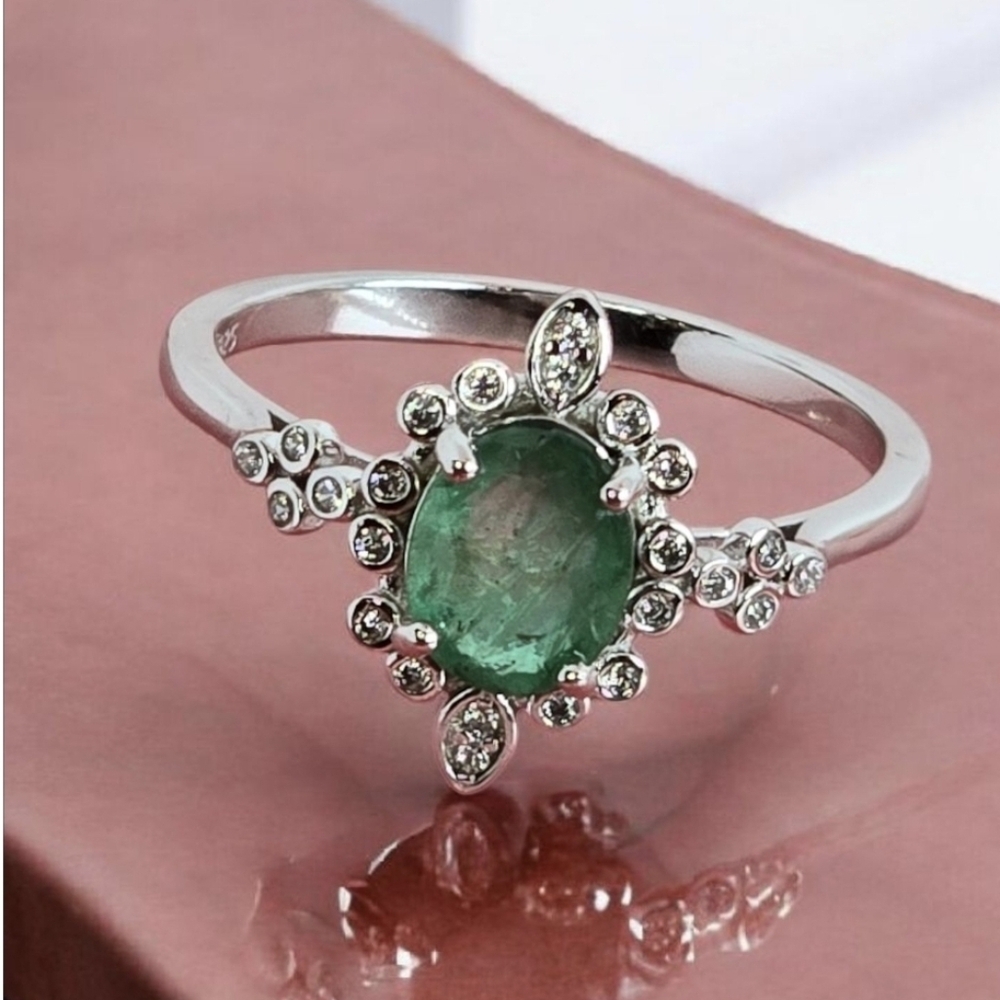 925 Sterling Silver Ring with Natural Emerald 8x6mm Gemstone & Cz